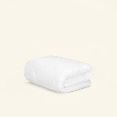 The Slumber Cloud UltraCool Comforter takes the ClimaDry™ by Outlast and pairs it with an 89% cooling nylon and 11% spandex outer cover that mimics silk creating the silky smooth and soft to the touch hand feel.