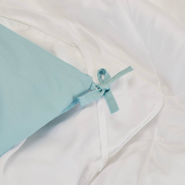 Detailed view of the corner loops on the Slumber Cloud Performance Comforter made with Outlast temperature regulation technology and Tencel to help you stay cool through the night. | Dual Technology